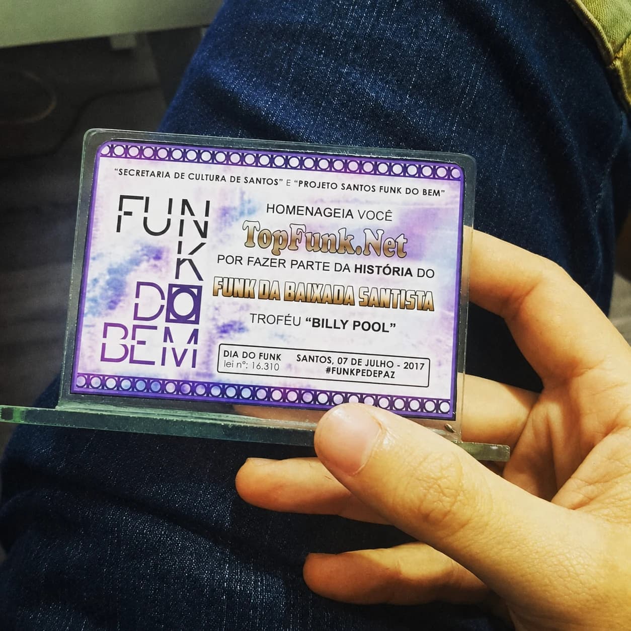 Troféu Billy Pool entregue ao TopFunk por sua contribuição ao funk da Baixada Santista